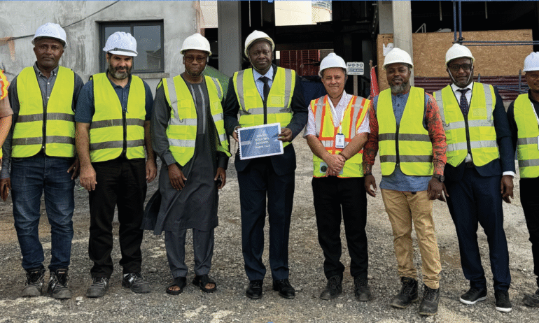 Le Ministre des Finances en visite à la minoterie de SONOCO Sierra Leone