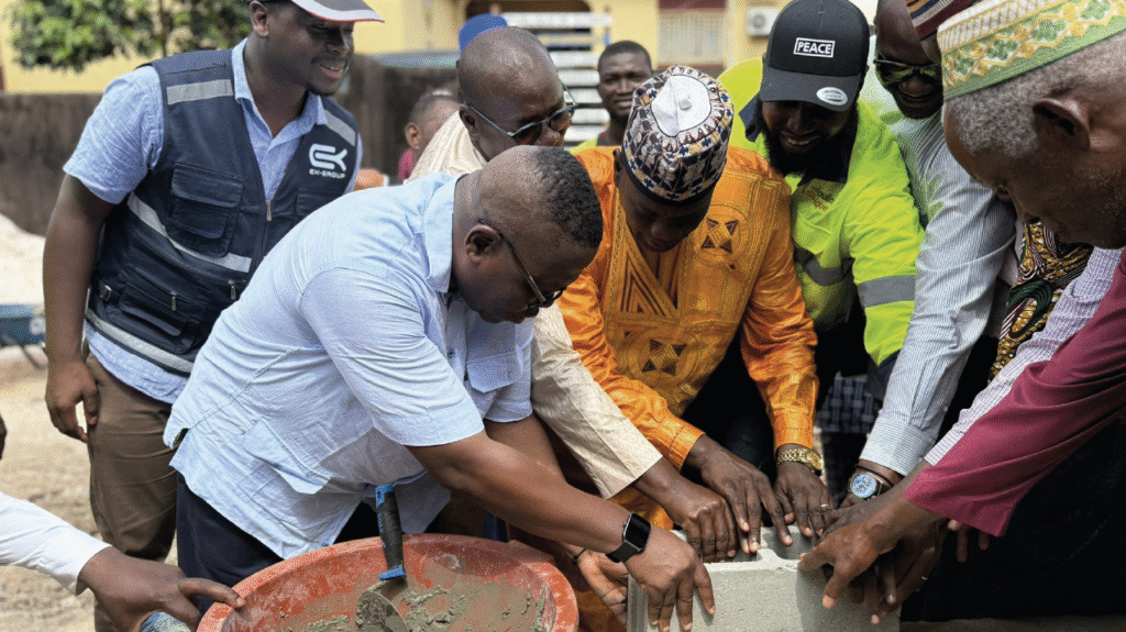 La première pierre du futur siège de quartier de Tombolia : un symbole fort de collaboration et d’engagement communautaire